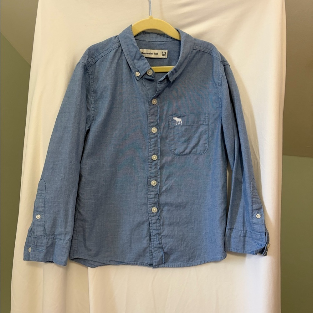 Abercrombie Kids Chambray Blue Button-Down Shirt size 5/6